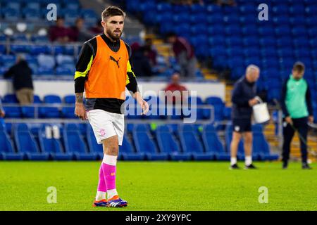 Cardiff, Großbritannien. August 2024. Ryan Manning aus Southampton während der Halbzeit. Spiel der 2. Runde des Carabao Cup EFL Cup, Cardiff City gegen Southampton im Cardiff City Stadium in Cardiff, Wales am Mittwoch, 28. August 2024. Dieses Bild darf nur für redaktionelle Zwecke verwendet werden. Nur redaktionelle Verwendung, Bild von Lewis Mitchell/Andrew Orchard Sportfotografie/Alamy Live News Credit: Andrew Orchard Sportfotografie/Alamy Live News Stockfoto