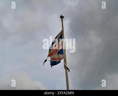 Eine zerrissene Union Jack-Flagge Stockfoto