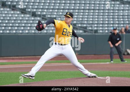 25. August 2024: Der Salzsee Pitcher Kenny Rosenberg (22) wirft während des Spiels mit dem Round Rock Express und dem Salt Lake Bees im Smiths Field in Salt Lake UT einen Platz. David Seelig/Cal Sport Medi Stockfoto