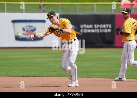 25. August 2024: Salt Lake Shortstop Chad Stevens (17) spielt während des Spiels mit dem Round Rock Express und Salt Lake Bees im Smiths Field in Salt Lake UT. David Seelig/Cal Sport Medi Stockfoto