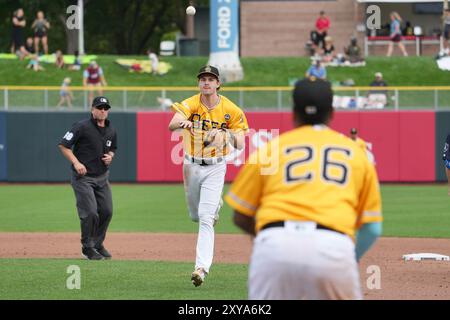 25. August 2024: Salt Lake Shortstop Chad Stevens (17) spielt während des Spiels mit dem Round Rock Express und Salt Lake Bees im Smiths Field in Salt Lake UT. David Seelig/Cal Sport Medi Stockfoto