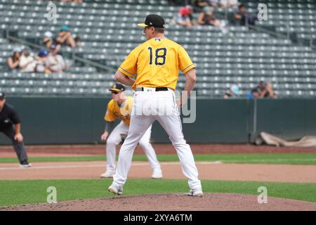 25. August 2024: Der Salt Lake Pitcher Travis MacGregor (18) wirft während des Spiels mit dem Round Rock Express und Salt Lake Bees einen Platz im Smiths Field in Salt Lake UT. David Seelig/Cal Sport Medi Stockfoto