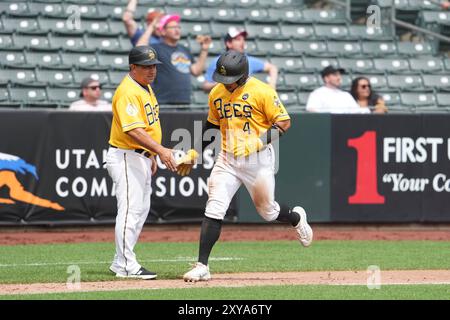 25. August 2024: Salt Lake verließ den Feldspieler Gustavo Campero (4), der während des Spiels mit Round Rock Express und Salt Lake Bees auf dem Smiths Field in Salt Lake UT den dritten Platz belegte. David Seelig/Cal Sport Medi Stockfoto