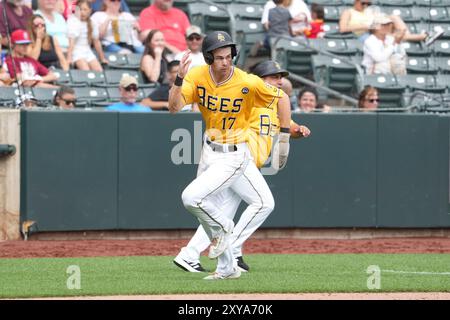 25. August 2024: Salt Lake Shortstop Chad Stevens (17) wurde Dritter während des Spiels mit dem Round Rock Express und Salt Lake Bees im Smiths Field in Salt Lake UT. David Seelig/Cal Sport Medi Stockfoto