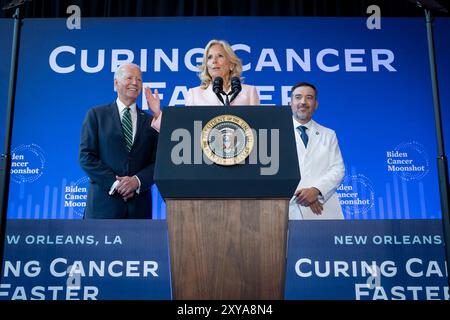 New Orleans, LA, USA. August 2024. Präsident JOE BIDEN und First Lady JILL BIDEN erhalten am Dienstag, 13. August 2024, in New Orleans ein Briefing über Labortechnologie für Krebsforschung an der Tulane University. Louisiana. (Credit Image: © Erin Scott/White House/ZUMA Press Wire) NUR REDAKTIONELLE VERWENDUNG! Nicht für kommerzielle ZWECKE! Stockfoto