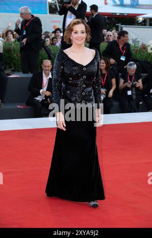 Venedig, Italien. August 2024. VENEDIG, ITALIEN. 28. August 2024: Sigourney Weaver bei der Eröffnungsgala beim 81. Internationalen Filmfestival von Venedig. Foto: Kristina Afanasyeva/Featureflash Credit: Paul Smith/Alamy Live News Stockfoto