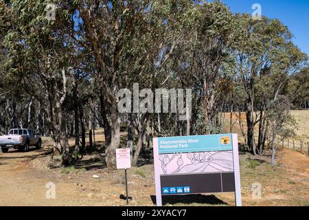 Abercrombie River Nationalpark und Eintrittsschild, in der Nähe von Oberon in New South Wales, Australien, beliebter Ort für Busch-Erkundungen und Camping Stockfoto