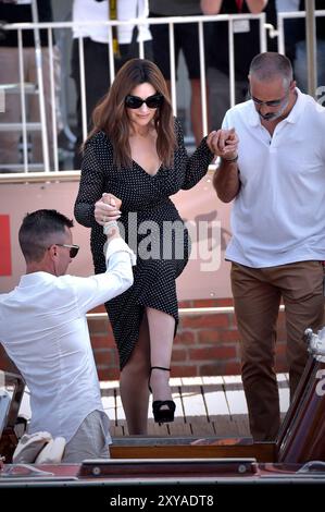 Venedig, Italien. August 2024. Monica Bellucci kommt am Mittwoch, 28. August 2024, beim 81. Internationalen Filmfestival von Venedig im Palazzo del Casino an. Foto: Rocco Spaziani/UPI Credit: UPI/Alamy Live News Stockfoto