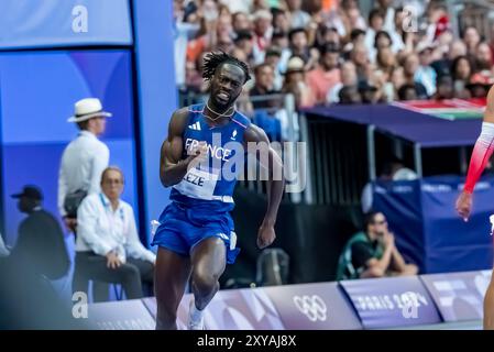 Paris, Ile de France, Frankreich. August 2024. RYAN ZEZE (FRA), Frankreich, tritt in der 200-m-Runde 1 der Männer im Stadion Stade de France während der Olympischen Sommerspiele 2024 in Paris an. (Kreditbild: © Walter Arce/ZUMA Press Wire) NUR REDAKTIONELLE VERWENDUNG! Nicht für kommerzielle ZWECKE! Stockfoto