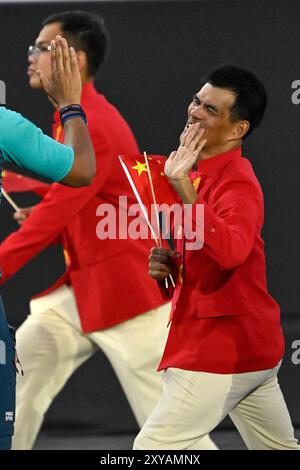 Paris, Ile de France, Frankreich. August 2024. Das Team China tritt in den Veranstaltungsort der Paralympics 2024 ein. (Kreditbild: © Mark Edward Harris/ZUMA Press Wire) NUR REDAKTIONELLE VERWENDUNG! Nicht für kommerzielle ZWECKE! Stockfoto