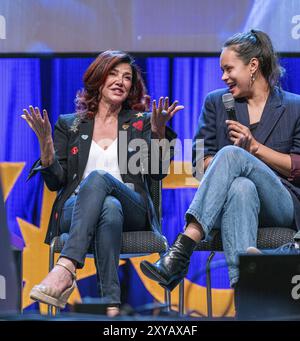 Bonn, 8. Juni 2019: Shohreh Aghdashloo und Frankie Adams auf der FedCon 28, einer viertägigen Science-fiction-Convention. FedCon 28 fand im Juni 7-10 2019, Europ statt Stockfoto