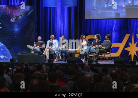 Bonn, 8. Juni 2019: Wes Chatham, CAS Anvar, Dominique Tipper, Shohreh Aghdashloo, Frankie Adams und Steven Strait auf der FedCon 28, Europa Stockfoto