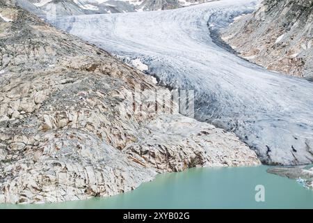 Rhonegletscher, Talgletscher im Quellgebiet der Rhone in den Schweizer Alpen. Schmelzender Gletscher, der Gletscher wird immer kleiner. Drohne Pho Stockfoto