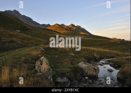 Cormet de Roselend Pass in den französischen Alpen Cormet de Roselend Pass in den französischen Alpen Stockfoto