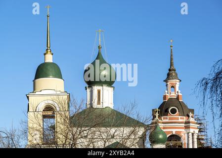 Maxim-Kathedrale und eine St.-Georgskirche in der Varvarka-Straße, Moskau, Russland, Europa Stockfoto