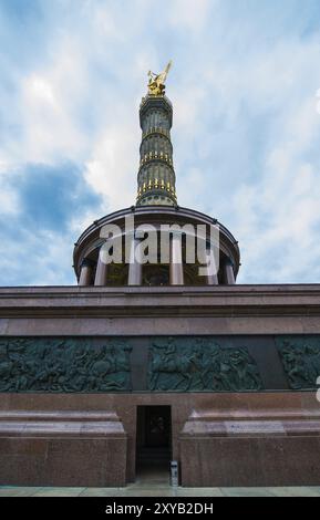 Siegessäule in Berlin mit Statue von Nike, der Göttin des Sieges Stockfoto