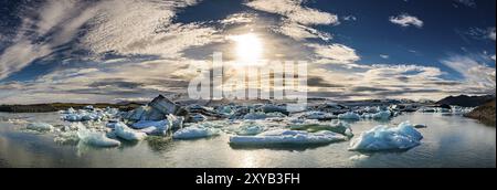 Spektakulärer Sonnenuntergang in der berühmten Jokulsarlon Glacier Lagoon Island Stockfoto