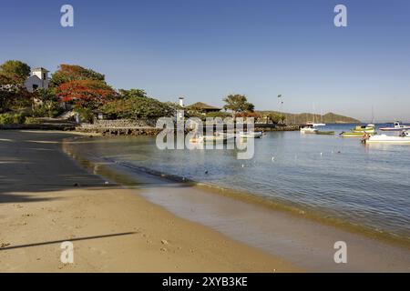 Knochen-Strand befindet sich eine der führenden und bekanntesten in Stadt Zentrum von Buzios Stockfoto