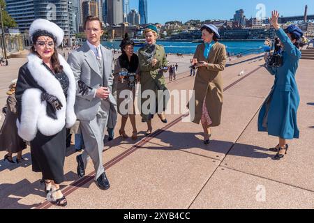 Sydney, Australien, 29. August 2024 nehmen Sarah Brightman und die Besetzer an einem Fotogespräch Teil, das vor ihrer Saison im Sunset Boulevard im Sydney Opera House auftritt. Im Bild: Sarah Brightman („Norma Desmond“) und Tim Draxl („Joe Gillis“). Quelle: Robert Wallace / Wallace Media Network / Alamy Live News Stockfoto