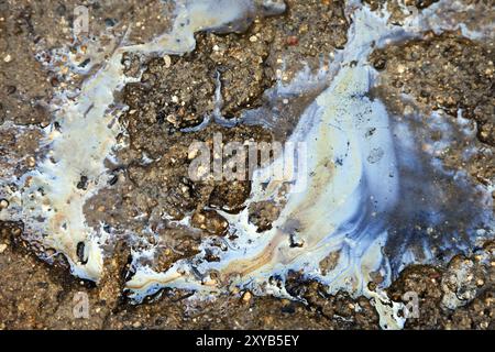 Glatte Branche Heizöl verschütten Wasserverschmutzung Stockfoto