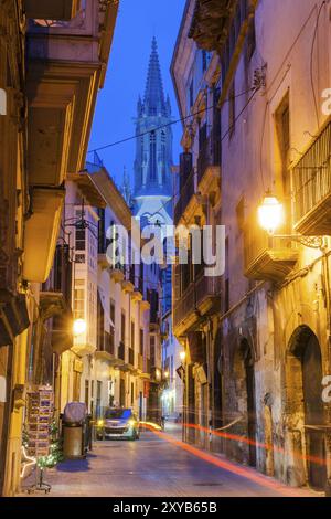 Morey Street und Glockenturm der gotischen Kirche Santa Eulalia, 14.-19. Jahrhundert, Mallorca, Balearen, Spanien, Europa Stockfoto