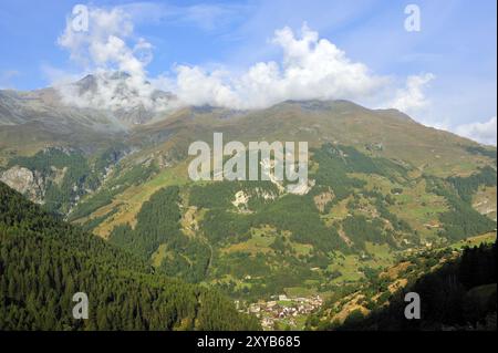 Alpengipfel bei La Forclaz in der Schweiz. Alpen in der Nähe von La Forclaz, Schweiz, Europa Stockfoto