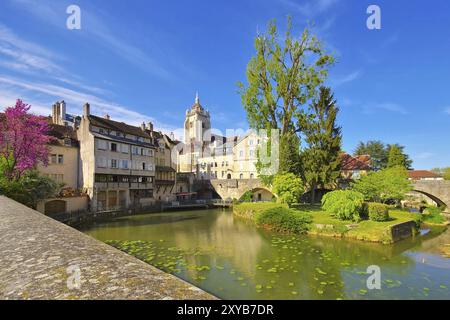 Die Stadt Dole mit Kirche, die Stadt Dole und die Kirche in Frankreich Stockfoto