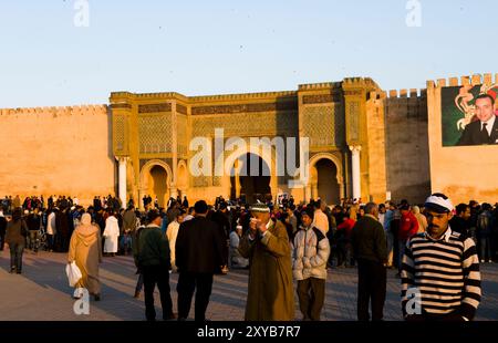 Das wunderschöne Bab Mansour in der alten Stadtmauer von Meknes, Marokko. Stockfoto