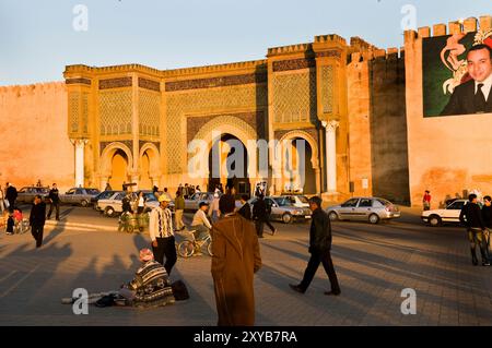 Das wunderschöne Bab Mansour in der alten Stadtmauer von Meknes, Marokko. Stockfoto