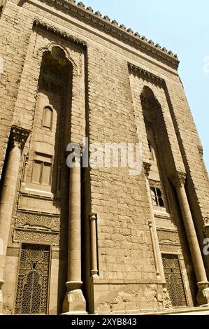 Madrassa von Sultan Hassan nahe der Zitadelle in Kairo. Stockfoto