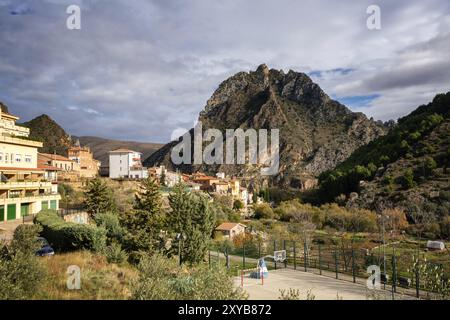 Malerischer Blick auf das Dorf Arnedillo in Spanien Stockfoto