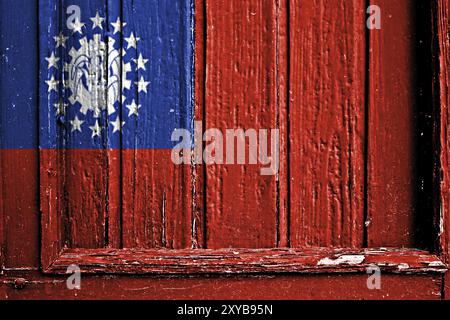 Flagge von Myanmar auf Holzrahmen gemalt Stockfoto