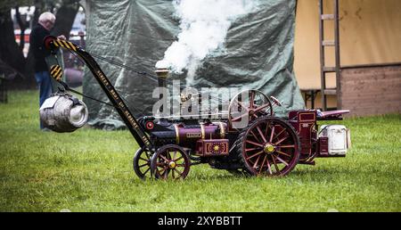 MILDENBERG, DEUTSCHLAND, MAI 05: Kleineres Modell einer Dampfmaschine auf einem Festival für Dampfmaschinen am 05. Mai 2012 in Mildenberg, Deutschland, Europa Stockfoto