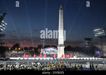 Paris, Frankreich. August 2024. Das am 28. August 2024 aufgenommene Bild zeigt den allgemeinen Überblick über die Eröffnungszeremonie der Paralympischen Spiele 2024 in Paris. Quelle: Hou Jun/Xinhua/Alamy Live News Stockfoto