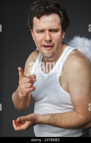 Herr Angel mit weißen Flügeln. Crazy Charakter-portrait Stockfoto