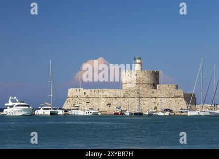 Hafen von Mandraki, Rhodos, Griechenland, Europa Stockfoto