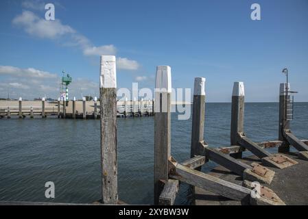 Oudeschild, Texel, Niederlande. August 2021. Der Hafenkopf des Hafens von Oudeschild, Texel. Stockfoto