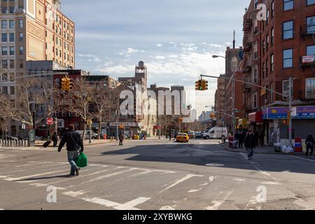 Blick auf die Kreuzung Canal Street und Ludlow Street in der berühmten Lower East Side, New York City. Stockfoto
