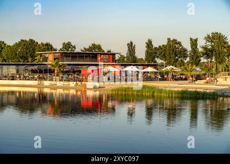 Restaurant Plaza del Mar an der Xantener Südsee in Xanten, Niederrhein, Nordrhein-Westfalen, Deutschland, Europa | Restaurant Plaza del Mar am See Stockfoto