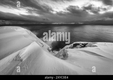 Stürmisches Wetter, Barentssee, Soeroeya, Finnmark, Norwegen, Februar 2019, Europa Stockfoto