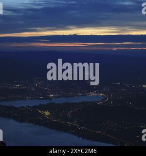 Sonnenuntergangsszene in Luzern. Blick vom Rigi Stockfoto