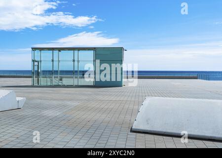 Glastreppe eines Parkhauses am Alten Hafen in Barcelona, Spanien, Europa Stockfoto