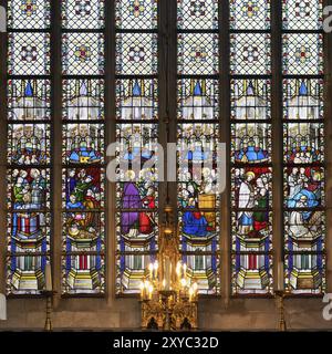 Gotische Kathedrale St. Bavo aus dem 10. Jahrhundert, Buntglasfenster, Gent, Flandern, Belgien, Europa Stockfoto