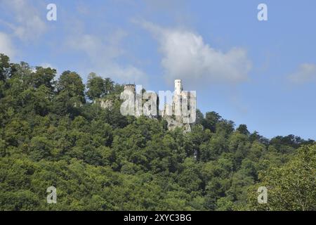 Burg aus dem 19. Jahrhundert, Berg, Wald, Landschaft, Honau, Lichtenstein, Albtrauf, Schwäbische Alb, Baden-Württemberg, Deutschland, Europa Stockfoto