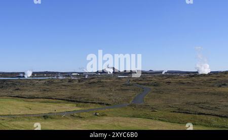 Das Hochtemperaturgebiet Gunnuhver mit dem Geothermie-Kraftwerk Suðurnes Stockfoto