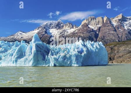 Schöne Natur Landschaft mit Grey Gletscher und graue See bei Torres del Paine National Park im südlichen chilenischen Patagonien Eisfeld Stockfoto