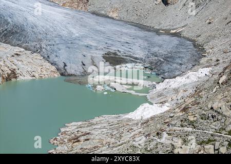 Rhonegletscher, Talgletscher im Quellgebiet der Rhone in den Schweizer Alpen. Schmelzender Gletscher, der Gletscher wird immer kleiner. Drohne Pho Stockfoto