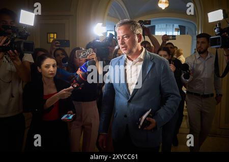 Bukarest, Rumänien. 29. August 2024: Dan Motreanu, erster Vizepräsident der PNL Political Strategies und MdEP, kommt bei der Sitzung des National Political Bureau der National Liberal Party an. Quelle: Lucian Alecu/Alamy Live News Stockfoto