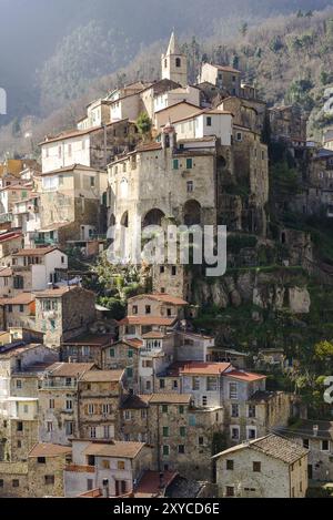 Blick auf das mittelalterliche Dorf Ceriana, Ligurien, Italien, Europa Stockfoto