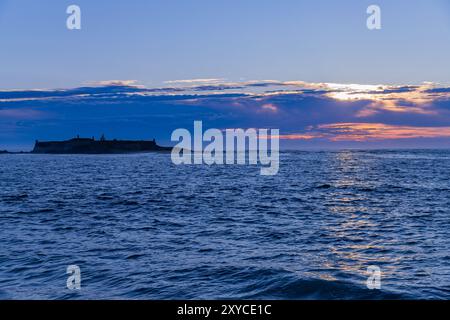 Blick auf Praia de Moledo und Festung Insua in Caminha, Portugal Stockfoto